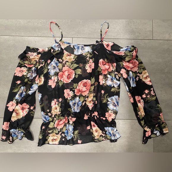 FINAL PRICE💚Charlotte Russe Black Cold Shoulder long Sleeved Tank size M - Picture 2 of 3